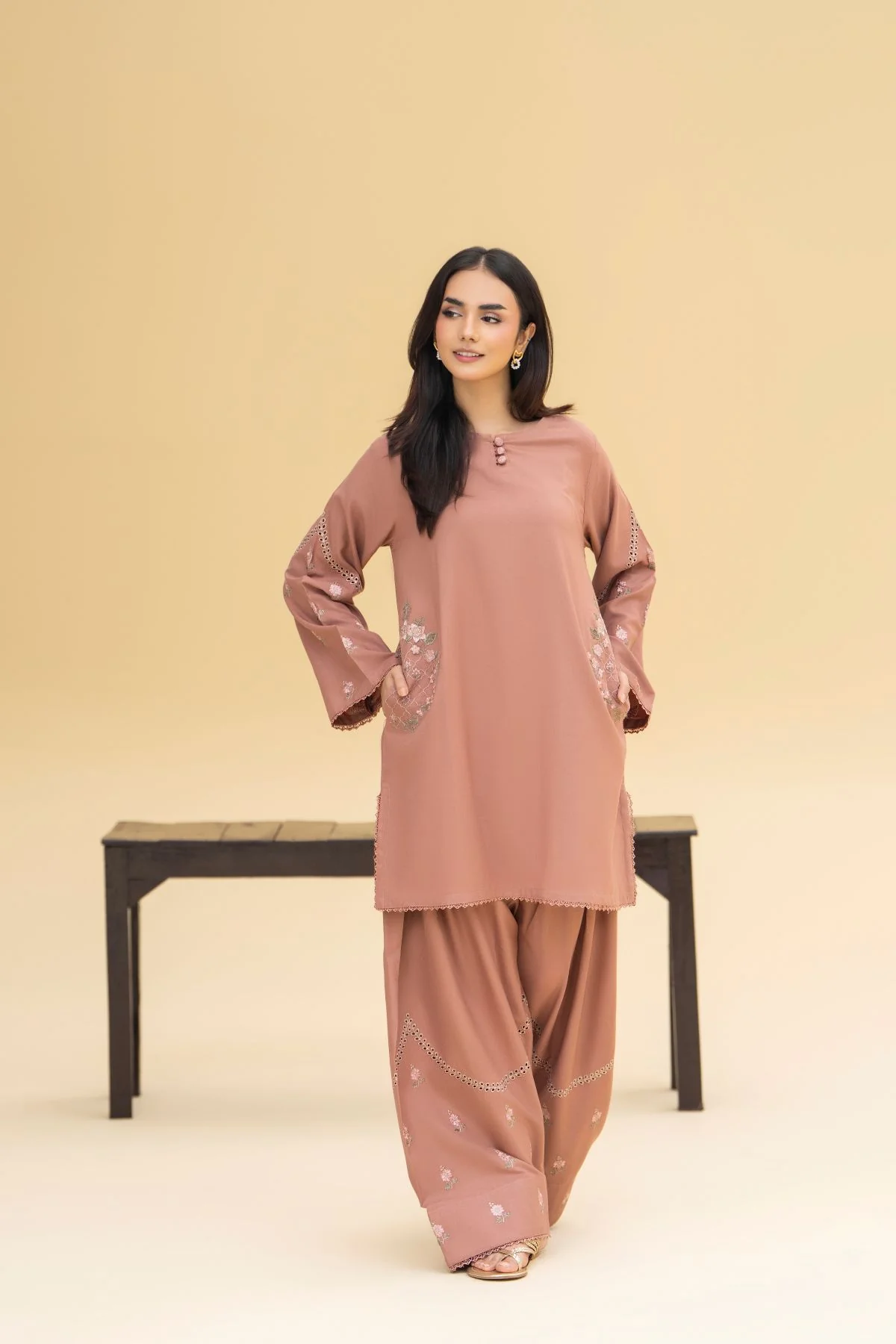 Eshal Pocket Emb Set